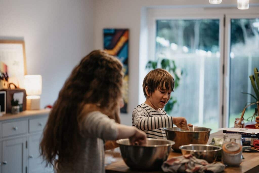 kids baking 