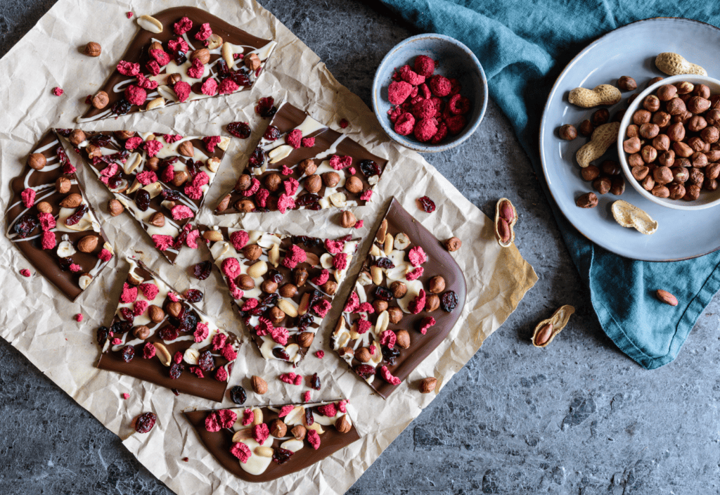 Healthey Valentine's Day Chocolate bark 