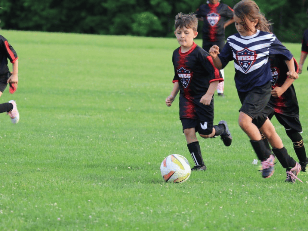 kids playing soccer, best kids sports drinks